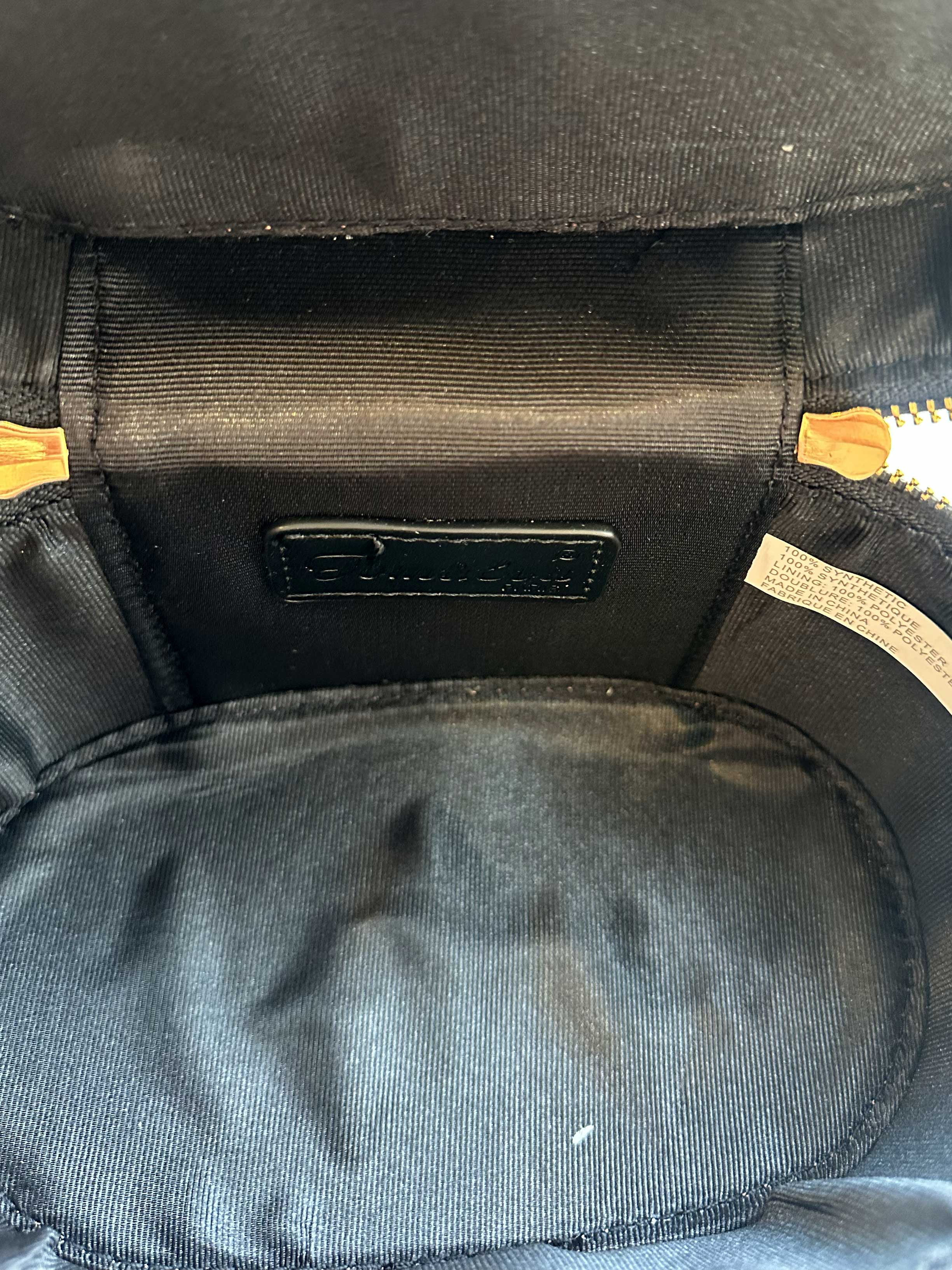 Ana - Sød håndtaske i flet med guldkæde